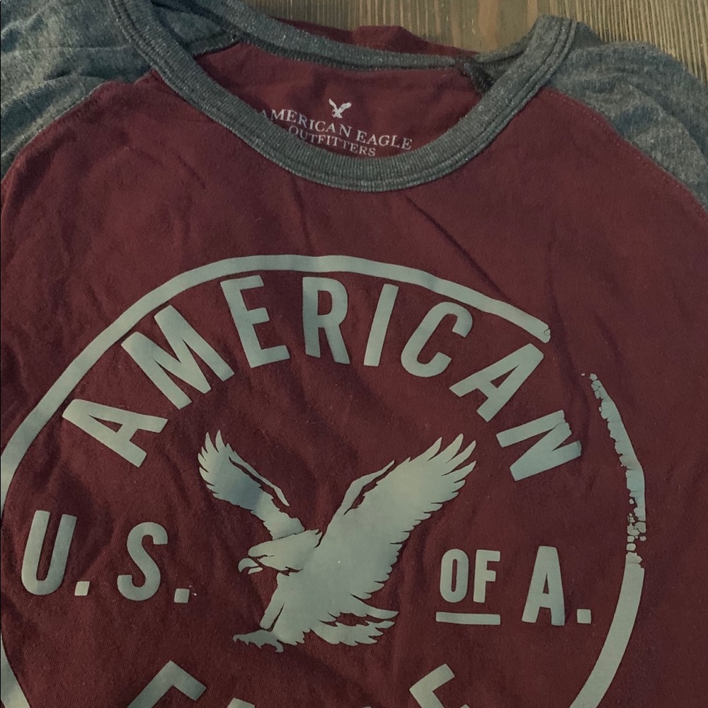 Maroon/grey American Eagle graphic tee